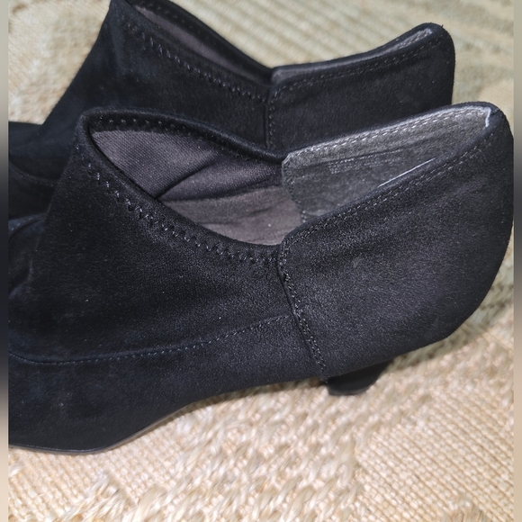 AEROSOLES Black Heeled Boots for Women - Picture 6 of 10